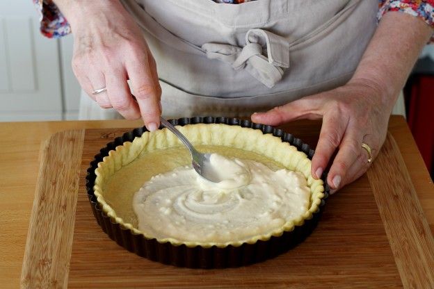 Farcire il fondo della torta