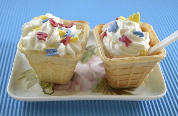 Piccoli coni allo yogurt gelato