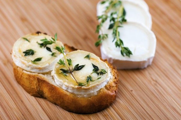 Crostini al caprino