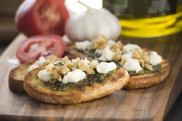 Crostini alle noci