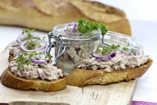 Crostini al tonno e cipolle