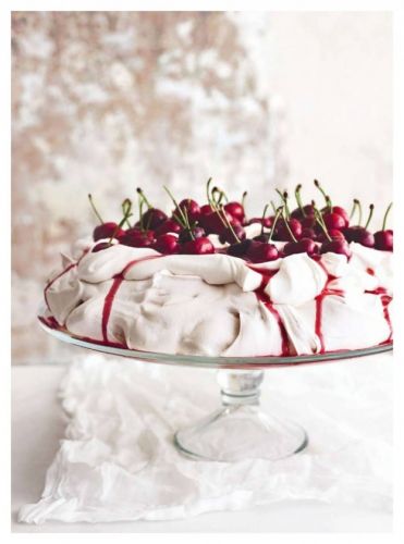 Pavlova alle ciliegie