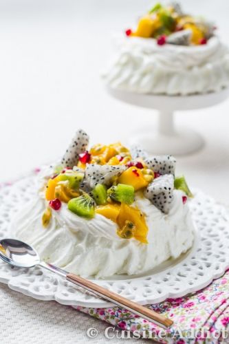 Pavlova alla frutta esotica