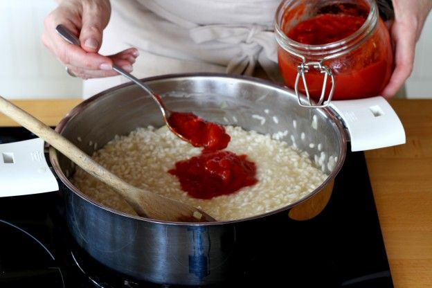 Aggiungere la polpa di pomodoro