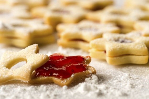 I biscotti con marmellata di fragole