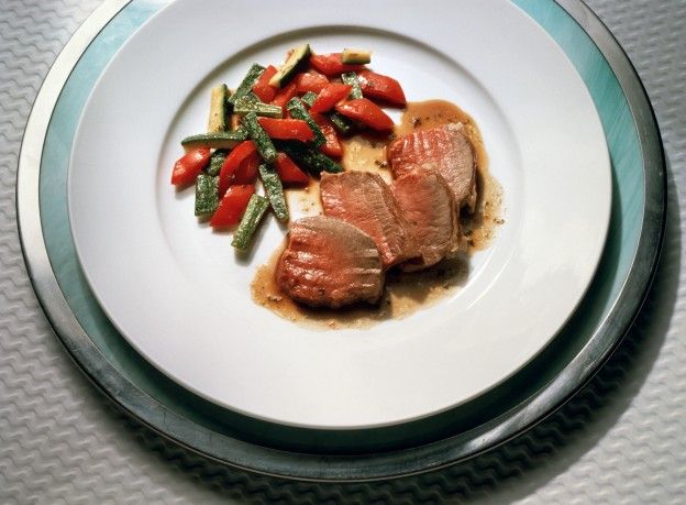 Il filetto d’agnello con pomodori e zucchine