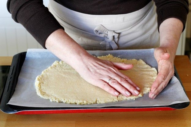 Lisciare il bordo e cuocere la pasta