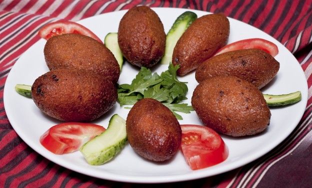 Le polpette di riso o bulgur con carne : kébbé