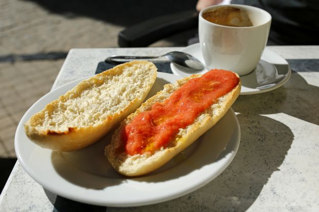 Pan con tomate