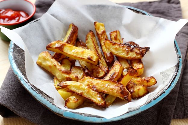 Come fare patate al forno che sembrano patatine fritte