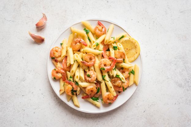 Penne al limone con code di gambero e basilico