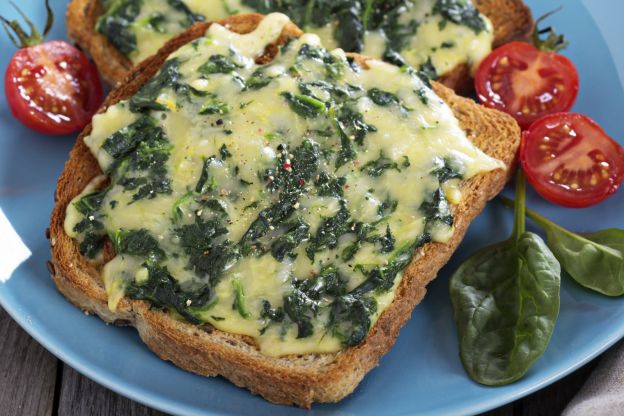 14. tartine con spinaci e formaggio