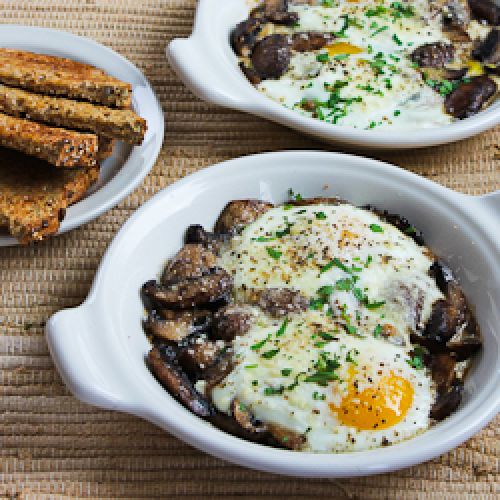 Uova al forno con funghi e parmigiano