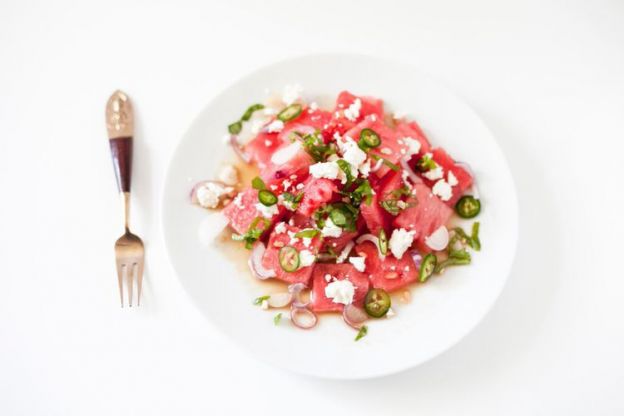 Insalata di anguria, jalapeño e feta