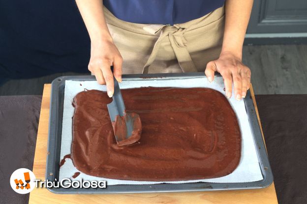 Preparazione del pan di Spagna al cioccolato