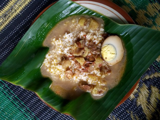 Nasi gandul - Indonesia