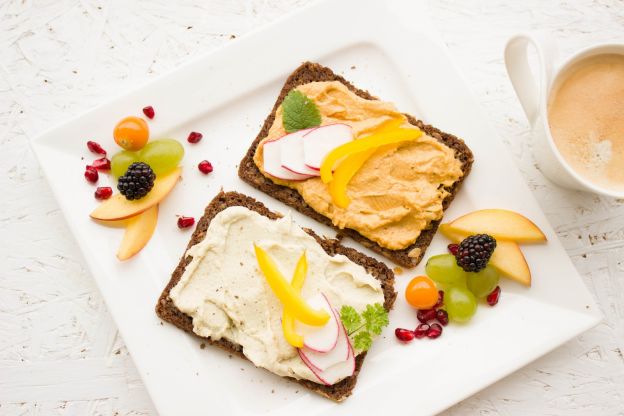 preparate lo snack o il pranzo