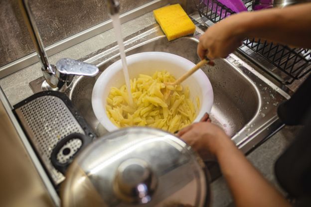 Risciacquare la pasta quando si prepara un'insalata di pasta