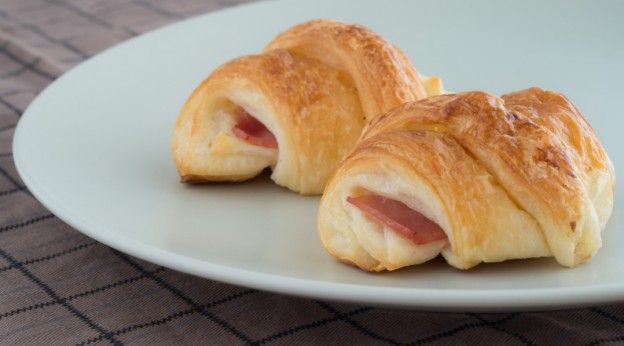 Croissant al prosciutto e formaggio