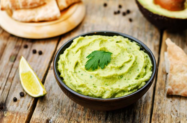 Hummus con avocado