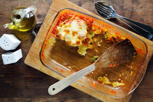 2. Aspettare che gli alimenti si raffreddino prima di metterli al fresco: NO!