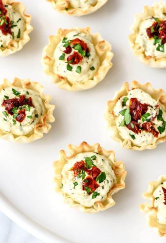 mini cestini di pomodoro e pesto