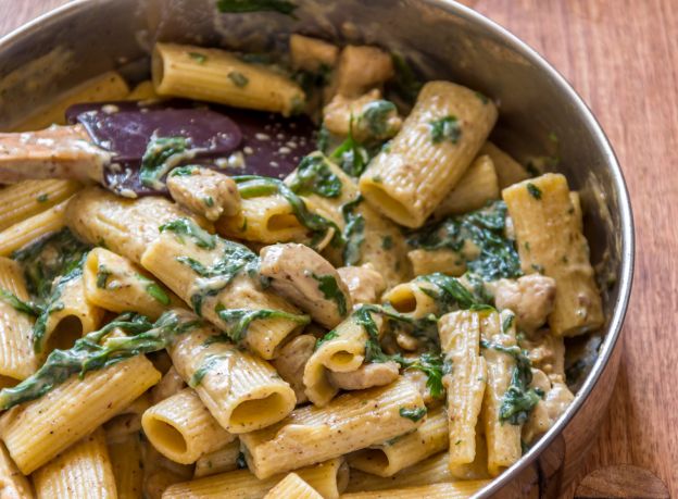 18. rigatoni con crema di spinaci e carciofi