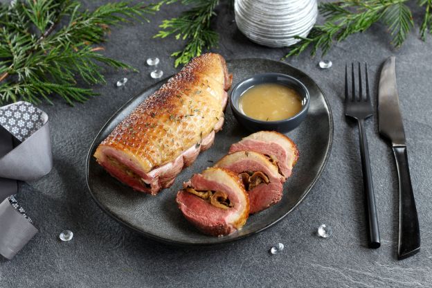 Petto d'anatra arrosto con funghi porcini e salsa al vino