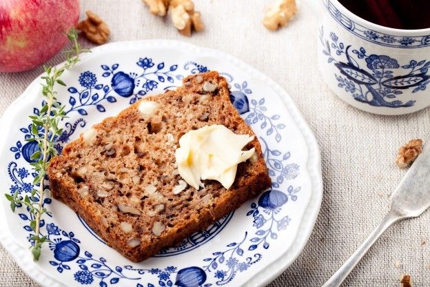 Torta cioccolato, mele e nocciole