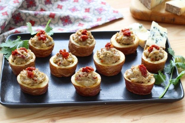 Tapas di patate con Gorgonzola e pomodori secchi