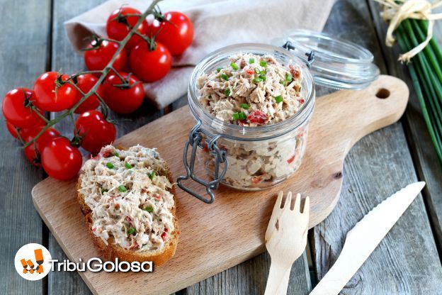 Tartine con crema al tonno