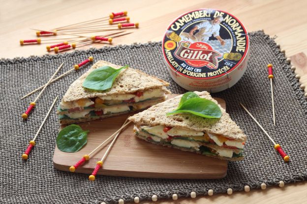 Camembert, peperoni e spinaci