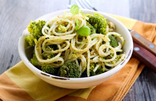 6. Spaghetti broccoli e battuto di pangrattato