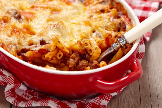 Maccheroni al forno con ragù e mozzarella di bufala