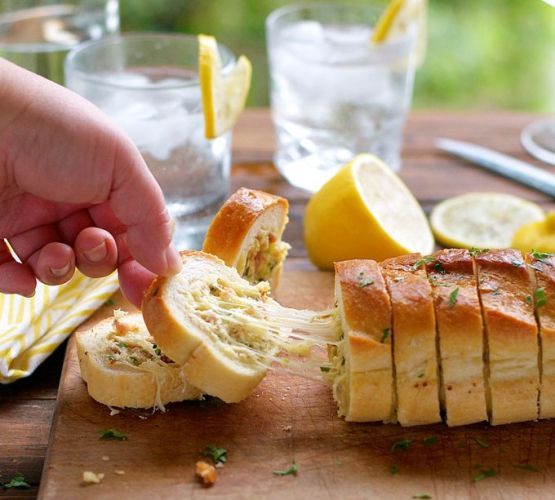 Pane ripieno di jalapeño, formaggio e pancetta