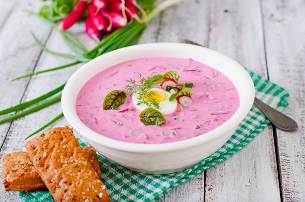 Zuppa di barbabietole con yogurt