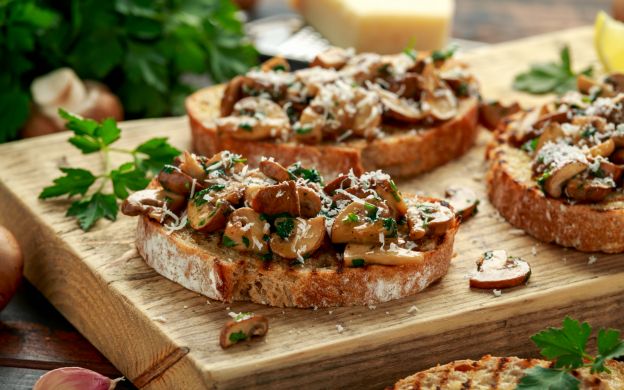 Toast di funghi ed aglio