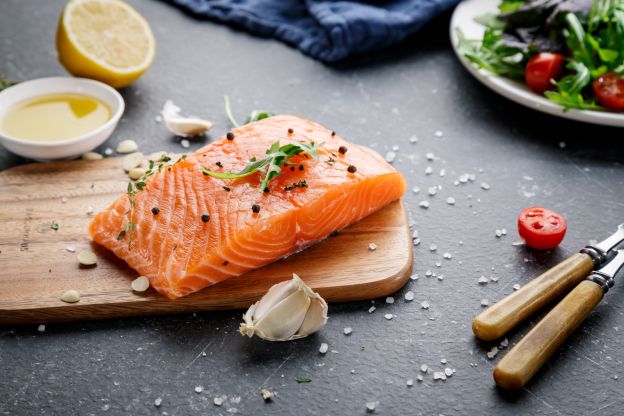 Spiedini di salmone marinato