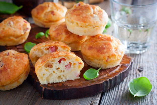 Muffin al formaggio e prosciutto