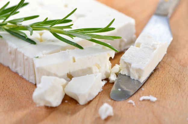 9. Plumcake con feta, olive e basilico