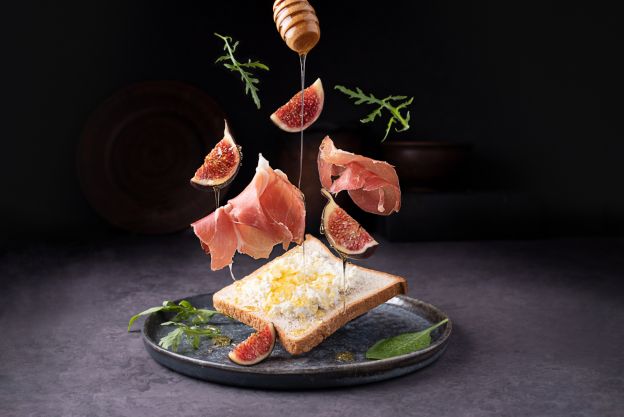 Crostini con fichi al miele e prosciutto crudo