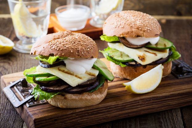 Hamburger Halloumi con verdure grigliate