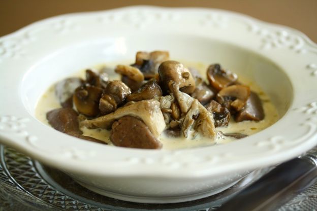 Gnocchi di castagne e funghi in brodo di gorgonzola