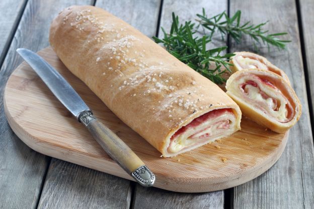 Rotolo di pane salato al prosciutto cotto e fontina