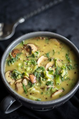 Zuppa piccante di cocco e Pak Choi