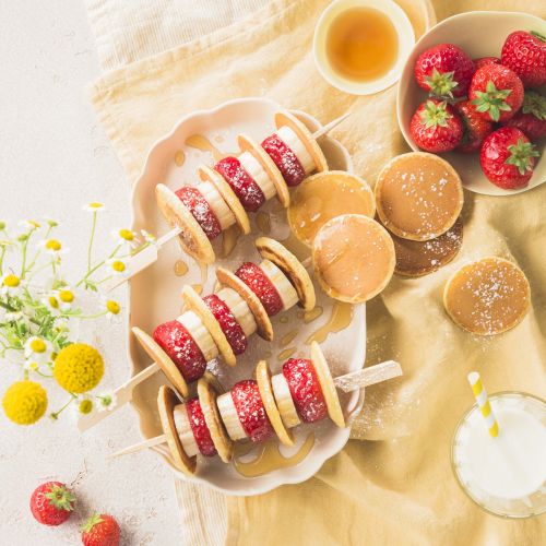 Spiedini di pancake alla fragola e banana