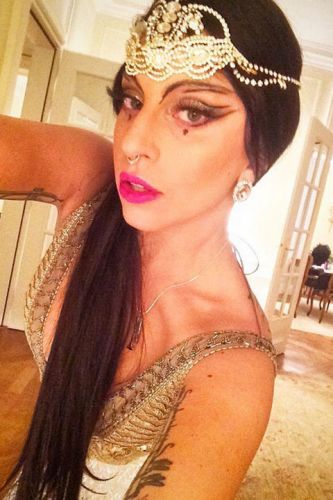 Lady Gaga vestita da dea