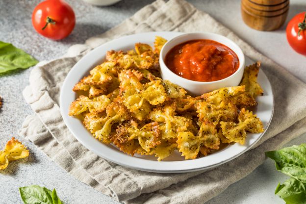 Farfalle di pasta fritte