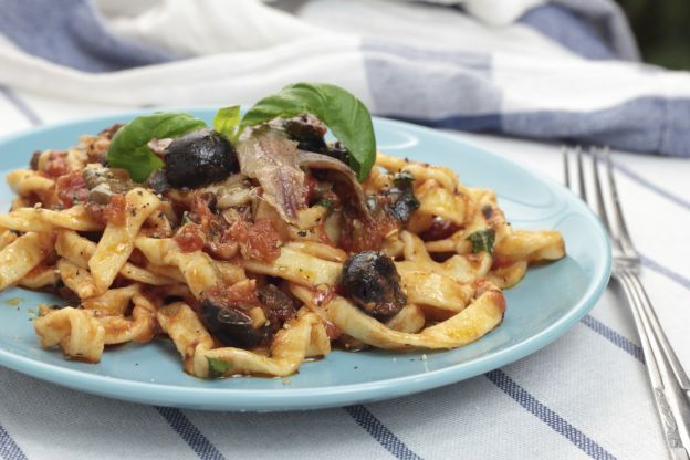 6. Lasagnette con tonno fresco, olive e pomodoro