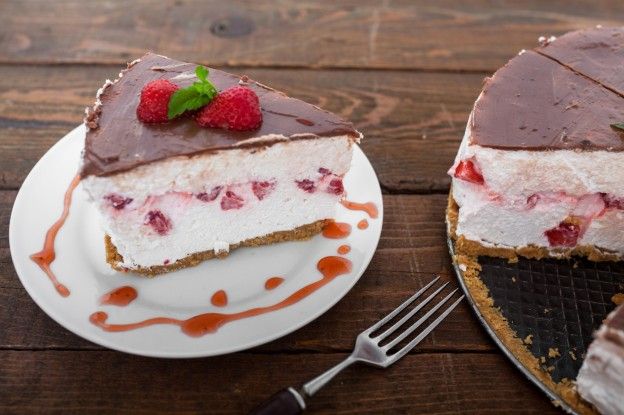 Cheesecake con salsa di fragole